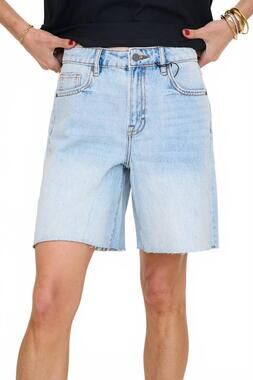 NEW HIDDEN clean classic bermuda short in light wash